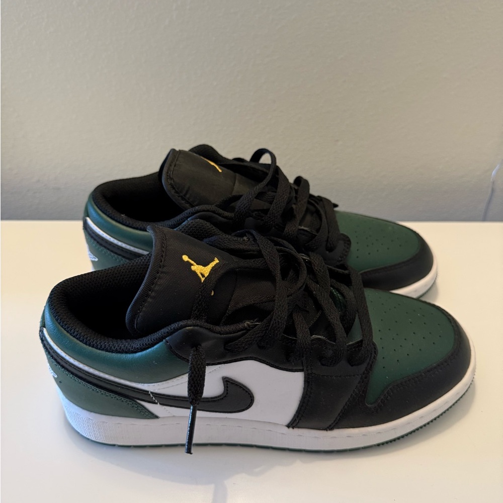 Nike Kids Sneakers Green and Black